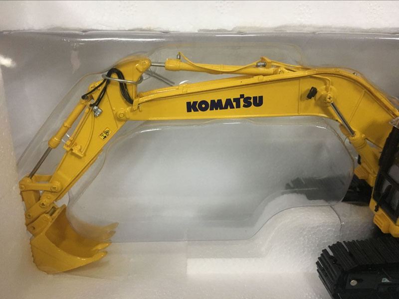 Hydraulic excavator Komatsu PC200i-10 to scale 1:50